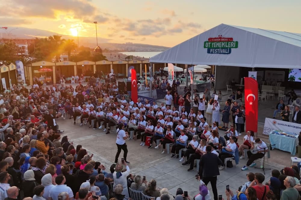 8. SAMSUN YÖRESEL OT YEMEKLERİ FESTİVALİ'NE YOĞUN İLGİ